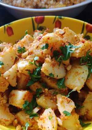 A picture of Peanut aloo.