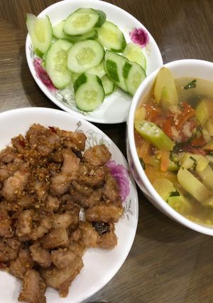Hình của món Thịt heo 🐷 Ba rọi xào mắm ruốc và xả 🥒.