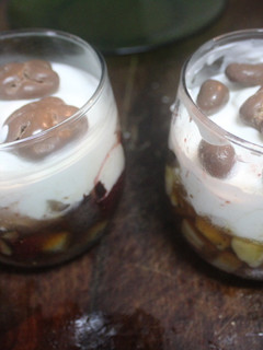 Una foto de Vasitos de higos con yogur y plátano