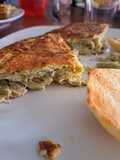 Tortilla de porotos verdes y papas doradas