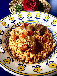 Una foto de Fideuá con costillas y chistorra