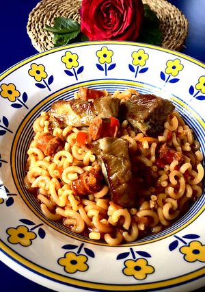 Una foto de Fideuá con costillas y chistorra