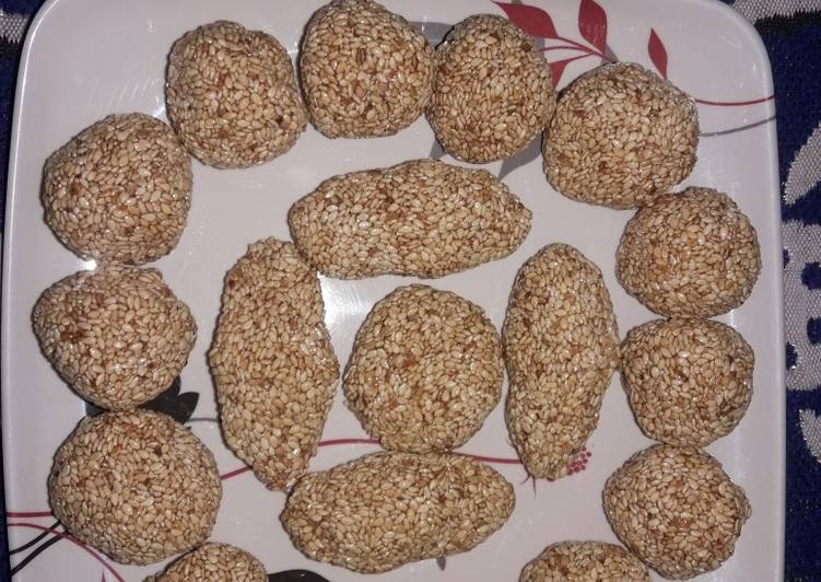 White til ke ladoo...