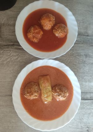 1990. Paradicsomos húsgombóc és paradicsomos tejfölös paprika és gombóc 😋 recept fotója