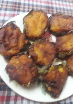 A picture of Potato stuffed capsicum.