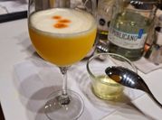 Una foto de coctel de mango