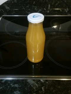 Una foto de Infusión de fenogreco, zumo de naranja y especias