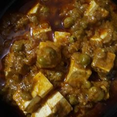A picture of Matar Paneer.