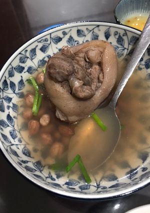 Hình của món Giò heo hầm đậu phộng.