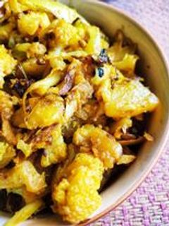 सिंपल और चटपटी गोभी आलू की सब्ज़ी रेसिपी मुख्य फोटो