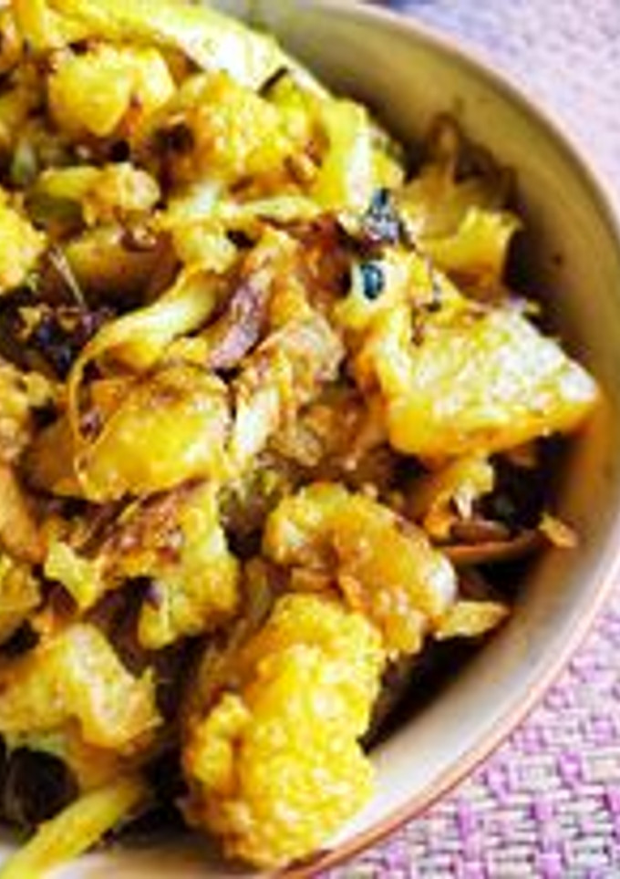 सिंपल और चटपटी गोभी आलू की सब्ज़ी रेसिपी मुख्य फोटो