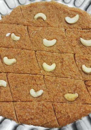 A picture of Suji and Besan Barfi.
