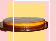 Una foto de chocoflan con cacao