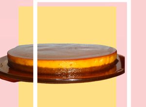 Una foto de Pastel imposible o chocoflan 🍮 de chocolate semiamargo