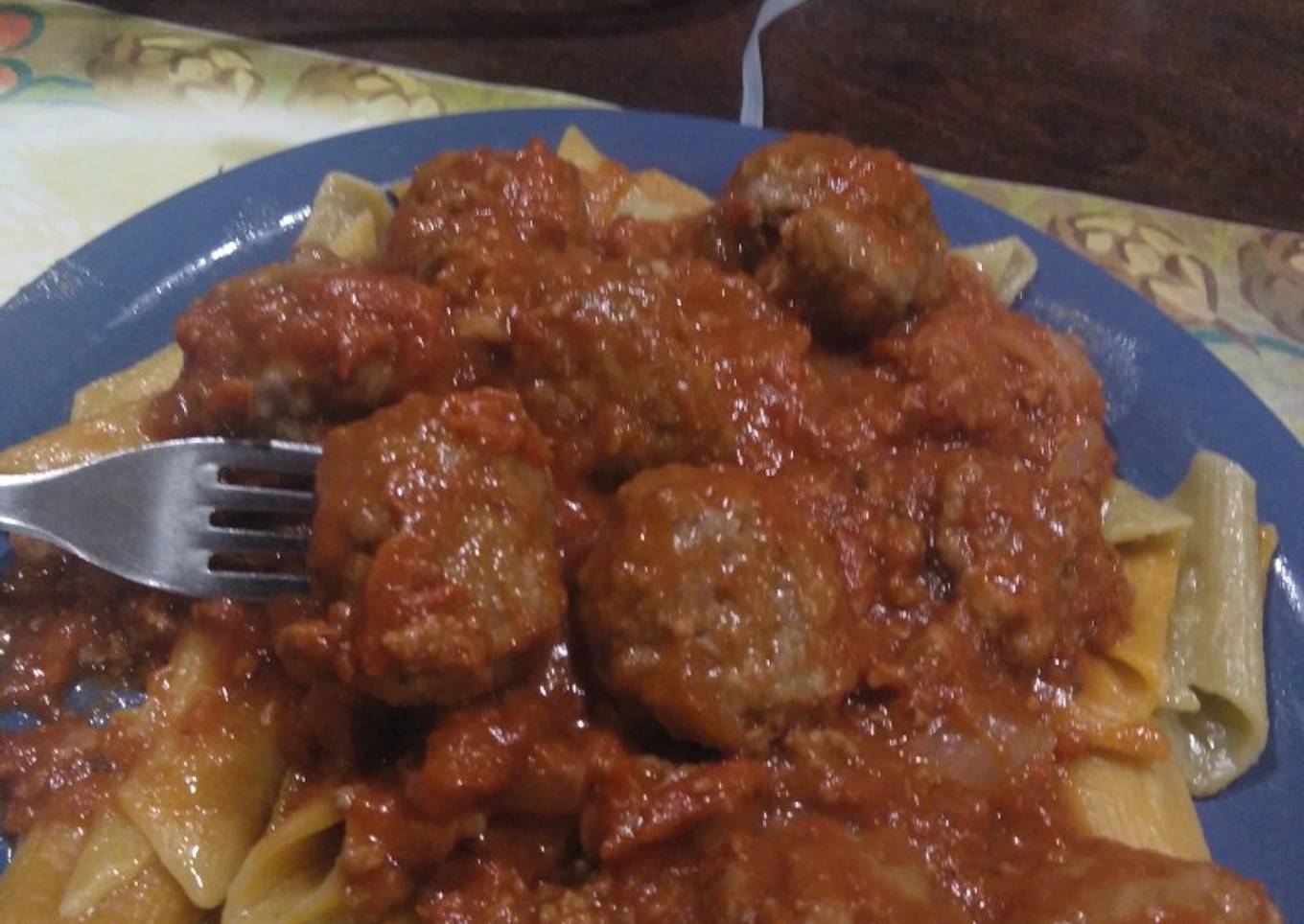 Salsa con albóndigas