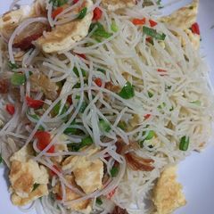 A picture of Stir fry rice stick.