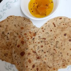 A picture of Kashmiri Rotis.