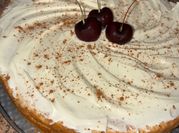 Una foto de cerezas leche condensada