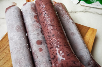 Langkah Mudah untuk Menyiapkan Es Lilin Ketan Hitam yang Enak