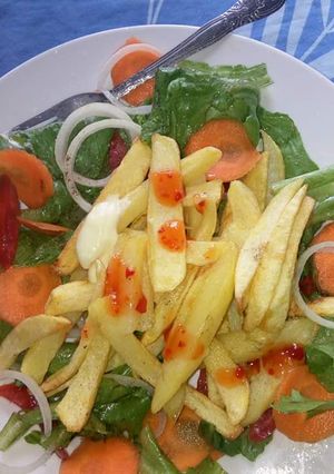 A picture of Chips With Lettuce.