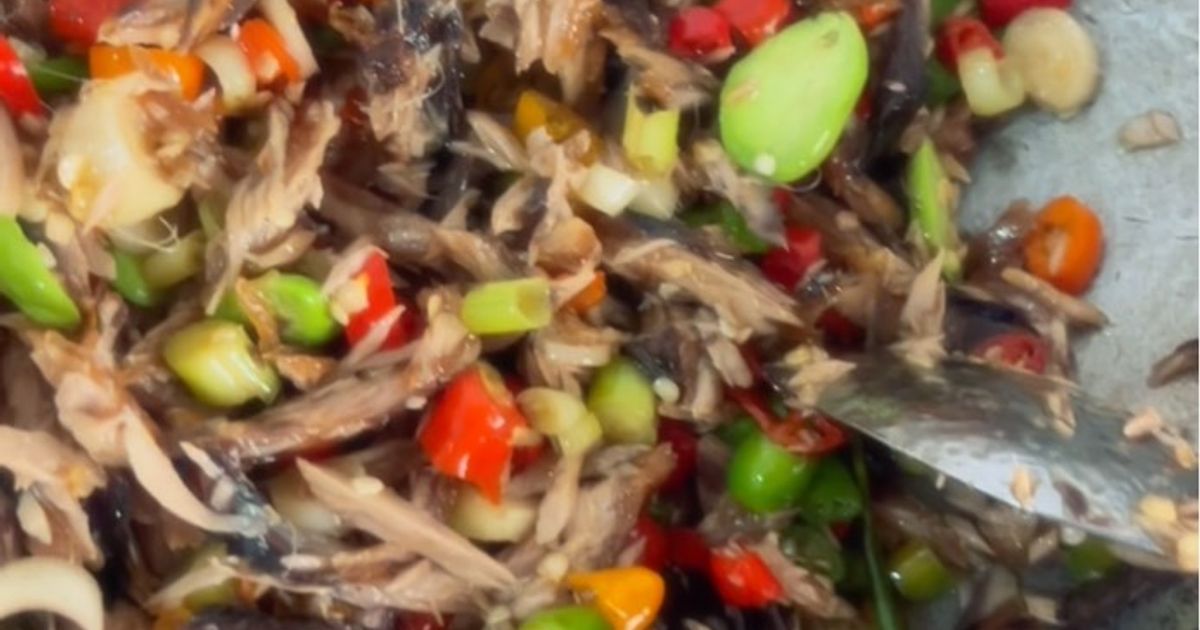 Tongkol suwir sambal matah