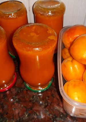 Una foto de Mermelada de Damasco y jengibre 🍑🥣