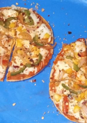 પિઝા (pizza recipe in Gujarati) રેસીપી મુખ્ય ફોટો