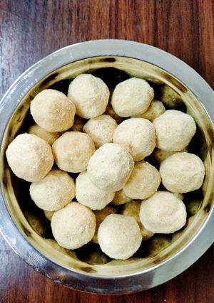 A picture of Moong Dal Ladoo.