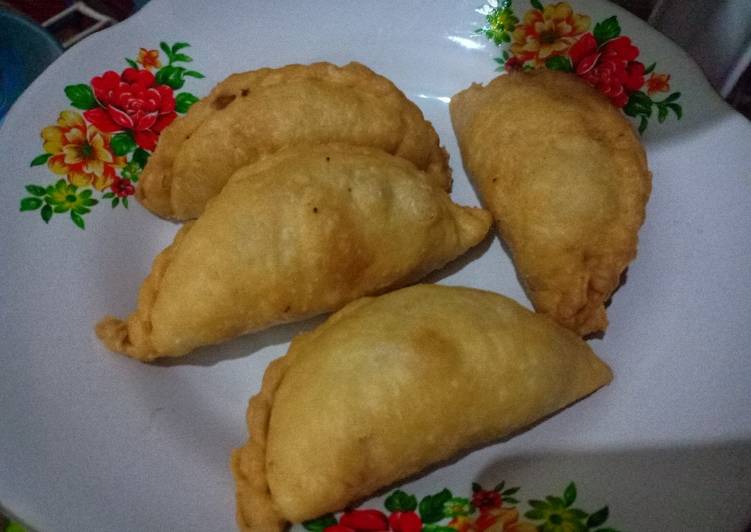 Pastel isi sayur&ayam