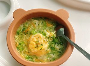 Hình của món Bữa sáng cho bé : Mì Somen súp lơ trứng gà.