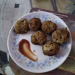 A picture of Chana dal vada.