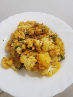 Una foto de Coliflor con patatas al curry