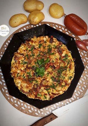 Une photo de Tortilla de patatas au suçuk 🇪🇦🇹🇷