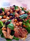 Salteado de pollo con garbanzos, frutos secos y toque de curry