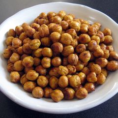 A picture of Crunchy Roasted Chickpeas.