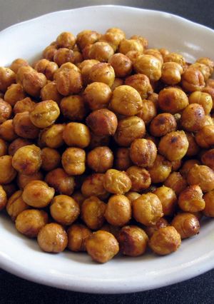 A picture of Crunchy Roasted Chickpeas.