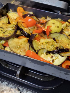 Una foto de Verduras en la plancheta