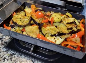 Una foto de Verduras en la plancheta