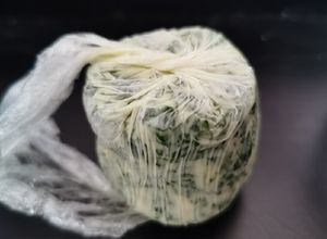 Una foto de Mantequilla con perejil y cebollín, tipo maître d'hôtel