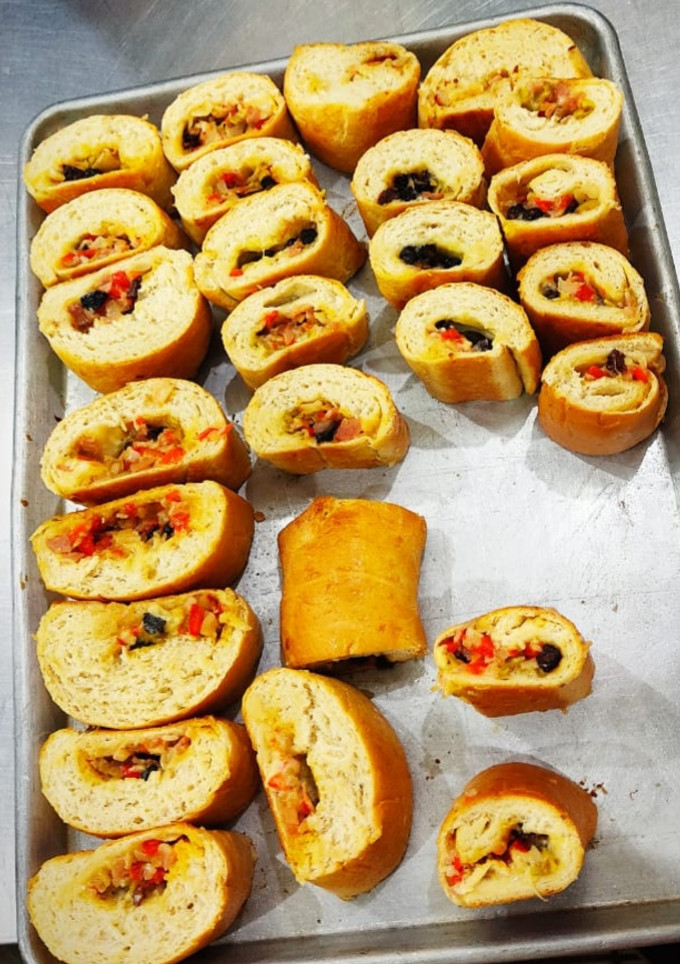 Una foto de Pan relleno con bacon