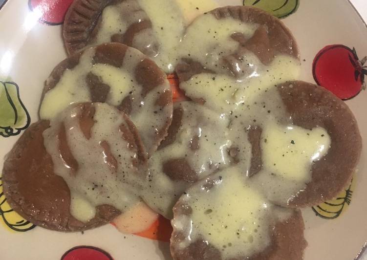 Ravioli di cacao alle pere e gorgonzola