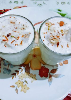 A picture of Yummy tasty dry fruit milkybar shake.
