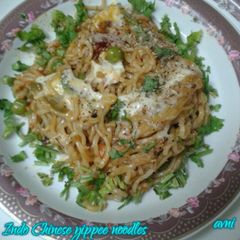 A picture of Indo Chinese yippee noodles.