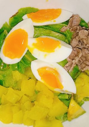 Hình của món Salad thập cẩm tè le🙄.