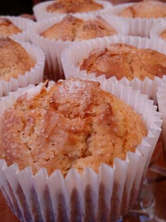 Una foto de MUFFINS con mermelada de fresa