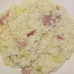 Apple, speck and provolone piccante risotto A picture of Apple, speck and provolone piccante risotto.