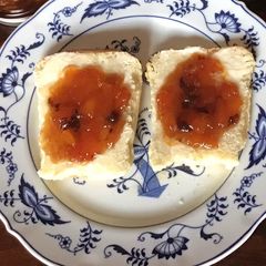 A picture of California Farm Peach Golden Jam.