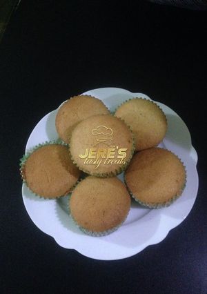 A picture of Vanilla cup cakes.