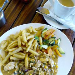 A picture of Chicken in peanut sauce.