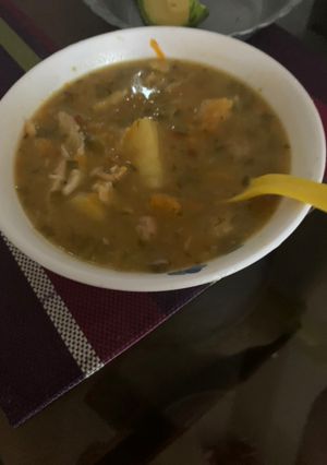 Una foto de Sopita de pollo y fideos